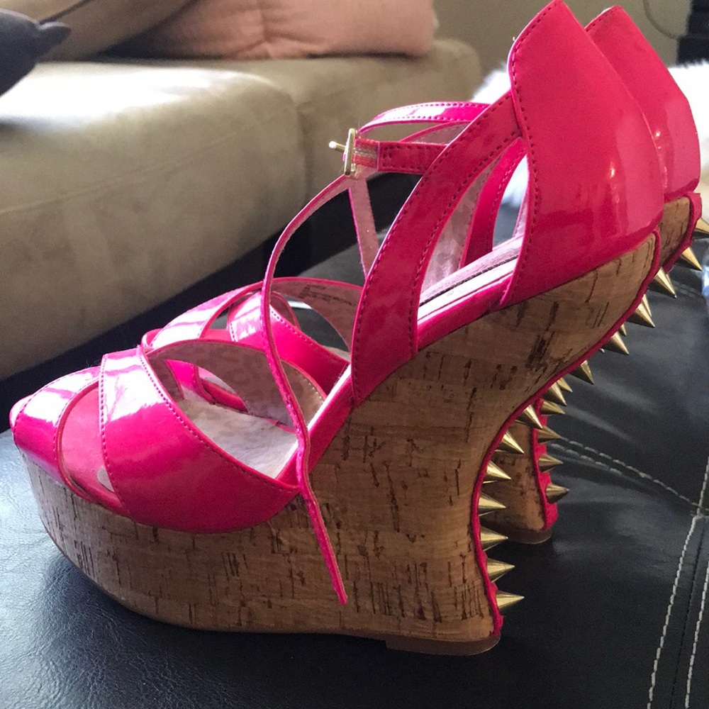 Hot pink wedges with spikes